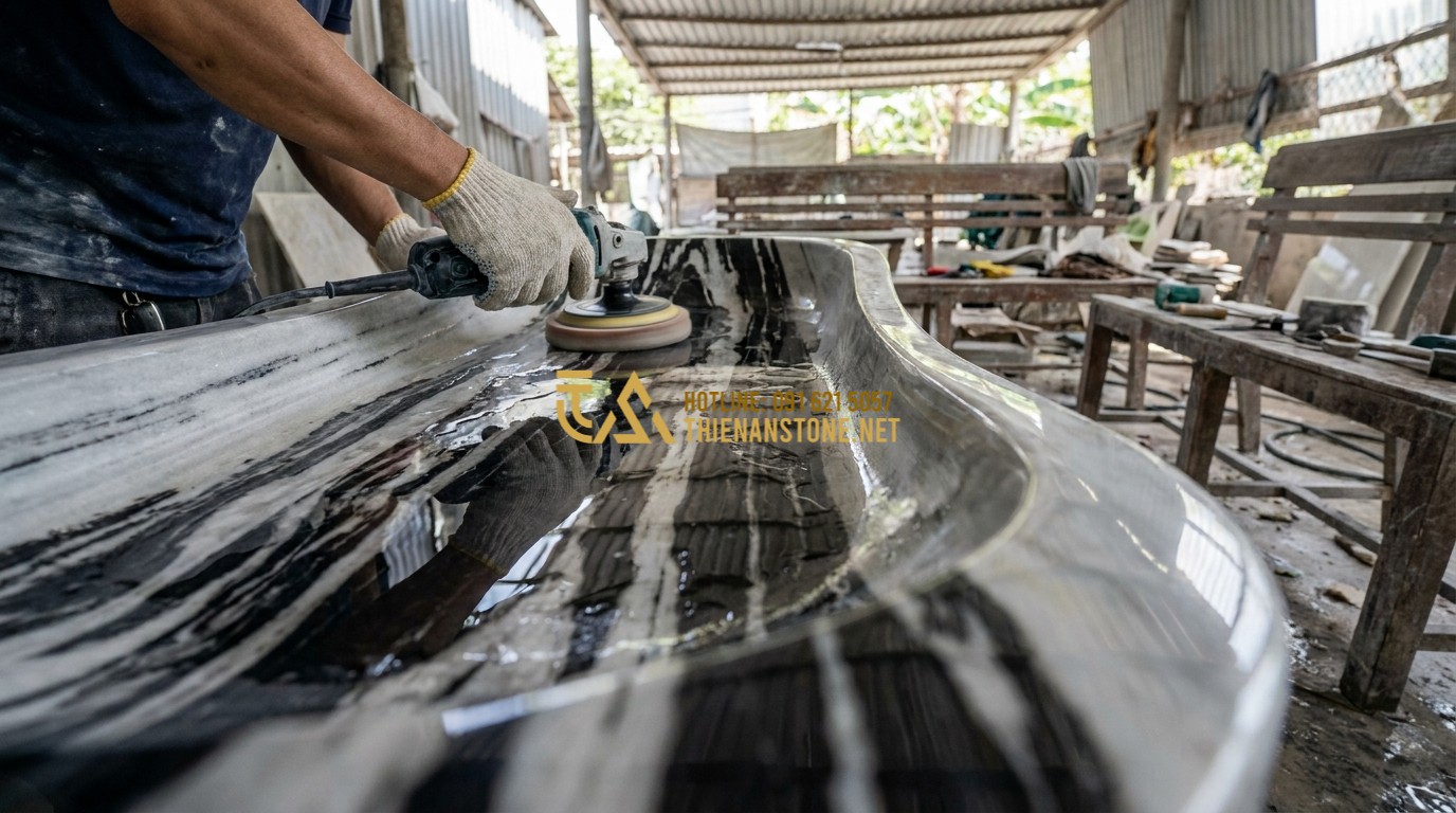 Tạo ảnh tiếng Anh: Close-up of a worker hand-polishing the inner surface of a marble bathtub. The water reflects the worker's hands and the intricate veins of the stone. The surface is becoming shiny and smooth like glass. Detailed craftsmanship photography.