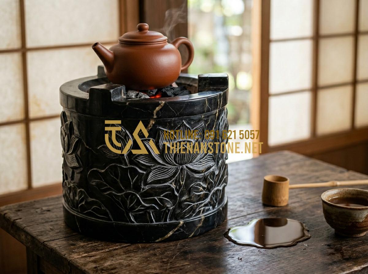 15+ Mẫu bếp đá đun nước pha trà Nhật Bản đẹp và tinh xảo nhất hiện nay - Hình 5 15+ Mẫu bếp đá đun nước pha trà Nhật Bản đẹp và tinh xảo nhất hiện nay - Tạo ảnh tiếng Anh: Detailed close-up of a stone tea stove with intricately carve