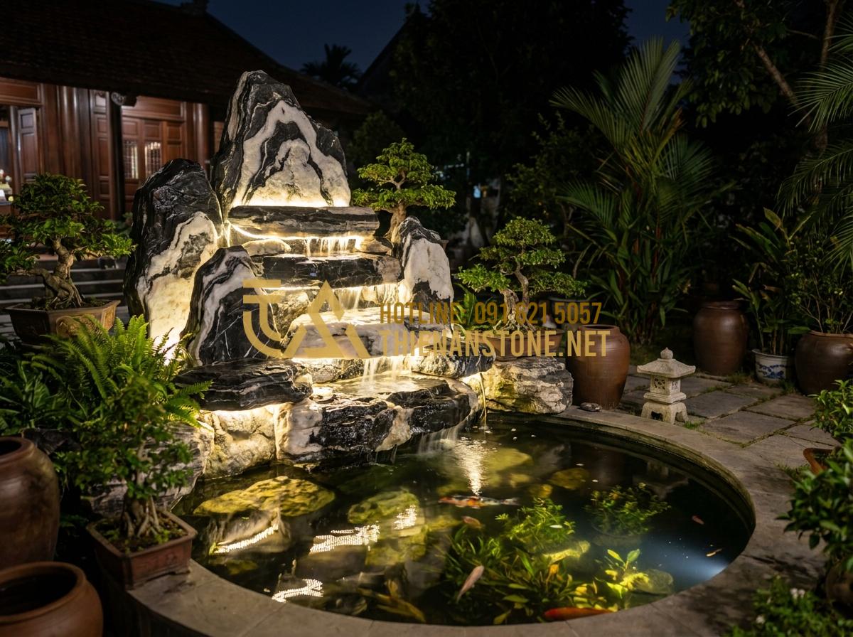 15+ Mẫu tiểu cảnh đá Tuyết Sơn hiện đại tối ưu diện tích sân vườn - Hình 10 15+ Mẫu tiểu cảnh đá Tuyết Sơn hiện đại tối ưu diện tích sân vườn - Night view of illuminated Tuyet Son stone waterfall and Koi pond miniature lands