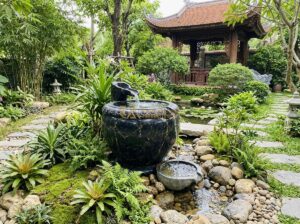Ang Nước Phong Thủy Hợp Mệnh Gia Chủ: Bí Quyết Chọn Đá Tăng Vượng Khí - Elegant natural stone water urn in a traditional Vietnamese garden with gentle f