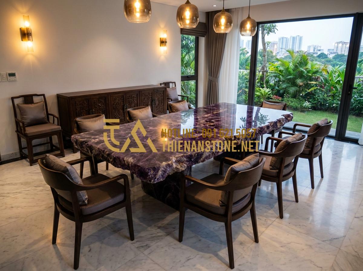 Bàn Ăn Bằng Đá Tự Nhiên Nguyên Khối: Kiệt Tác Nghệ Thuật Từ Thiên Nhiên - Hình 1 Bàn Ăn Bằng Đá Tự Nhiên Nguyên Khối: Kiệt Tác Nghệ Thuật Từ Thiên Nhiên - Tạo ảnh tiếng Anh: A luxurious dining room scene featuring a massive, natural pu