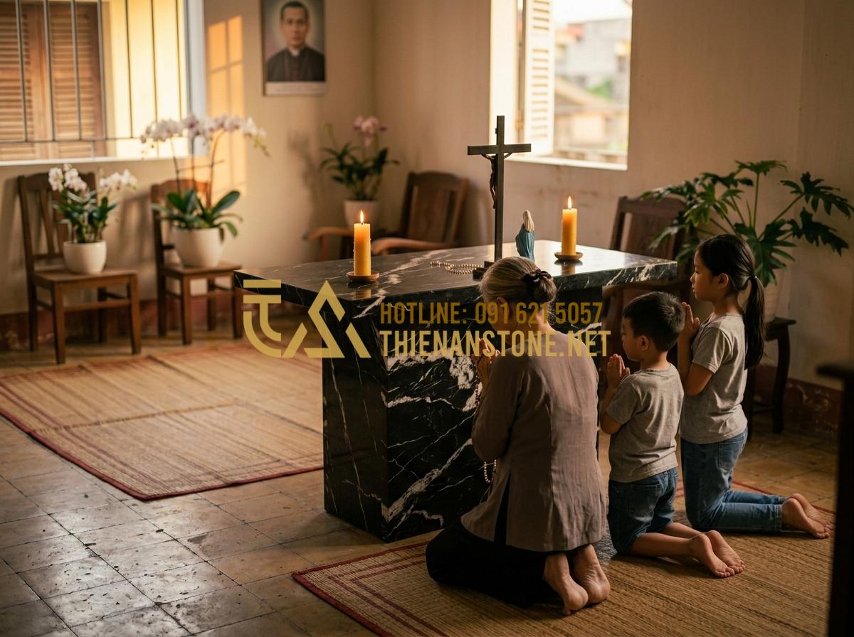 Báo Giá Bàn Thờ Chúa Bằng Gỗ, Đá, Kính 2026 - Mua Bàn Thờ Công Giáo Ở Đâu Uy Tín? - Tạo ảnh tiếng Anh: A cozy, warm Vietnamese living room at dusk, a Catholic famil