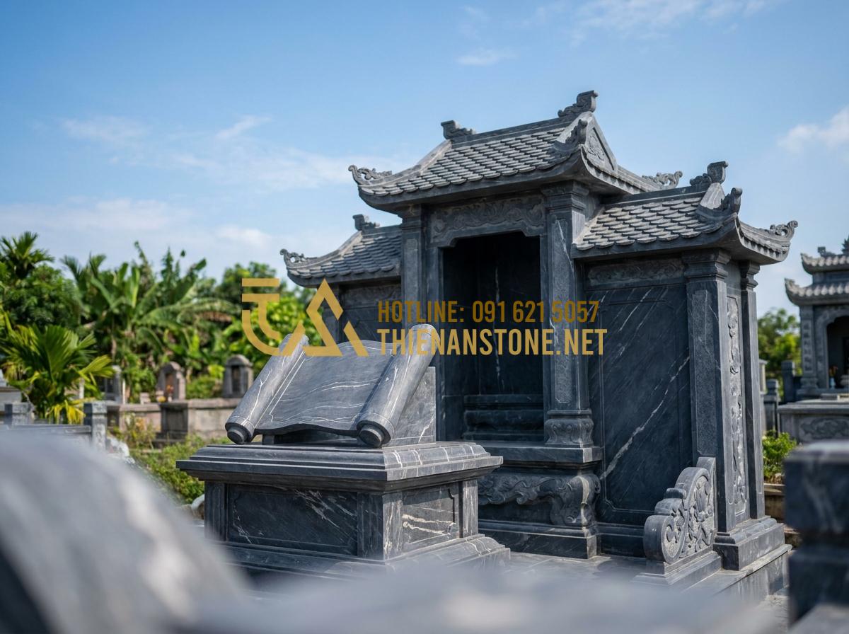 Báo Giá Cuốn Thư Đá Lăng Mộ Mới Nhất: Bảng Giá Tại Xưởng Năm 2026 - Hình 24 Báo Giá Cuốn Thư Đá Lăng Mộ Mới Nhất: Bảng Giá Tại Xưởng Năm 2026 - Completed family mausoleum with perfectly installed stone scroll under blue sky