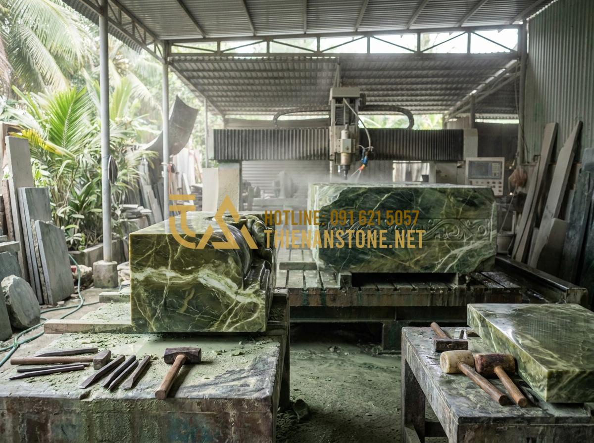 Báo Giá Cuốn Thư Đá Lăng Mộ Mới Nhất: Bảng Giá Tại Xưởng Năm 2026 - Hình 4 Báo Giá Cuốn Thư Đá Lăng Mộ Mới Nhất: Bảng Giá Tại Xưởng Năm 2026 - Professional stone craftsmen using modern CNC machines and traditional hand carv