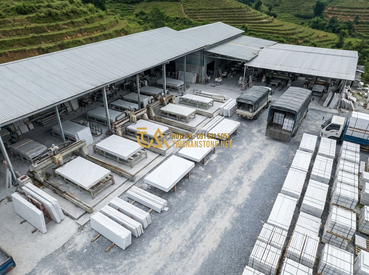 Báo Giá Đá Ghép Ốp Tường Mới Nhất 2026 – Giá Theo M2 Chi Tiết & Bảng Báo Giá Cập Nhật - Hình 7 Báo Giá Đá Ghép Ốp Tường Mới Nhất 2026 – Giá Theo M2 Chi Tiết & Bảng Báo Giá Cập Nhật - Tạo ảnh tiếng Anh: An aerial or wide-angle shot of a large, organized stone maso
