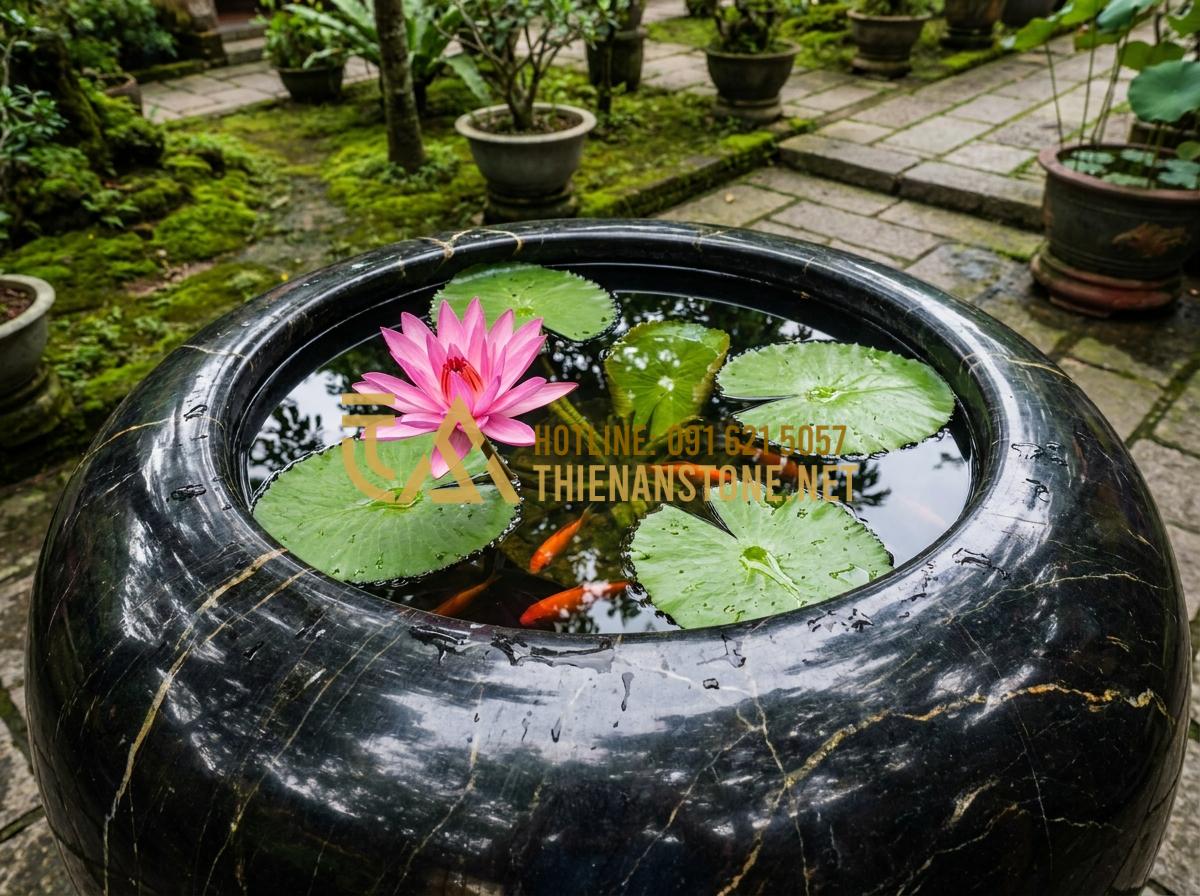 Báo giá lu nước tiểu cảnh 2026: Mua lu đá ở đâu uy tín, giá tại xưởng? - Hình 6 Báo giá lu nước tiểu cảnh 2026: Mua lu đá ở đâu uy tín, giá tại xưởng? - Tạo ảnh tiếng Anh: A high-angle shot of a beautiful stone jar used as a mini eco