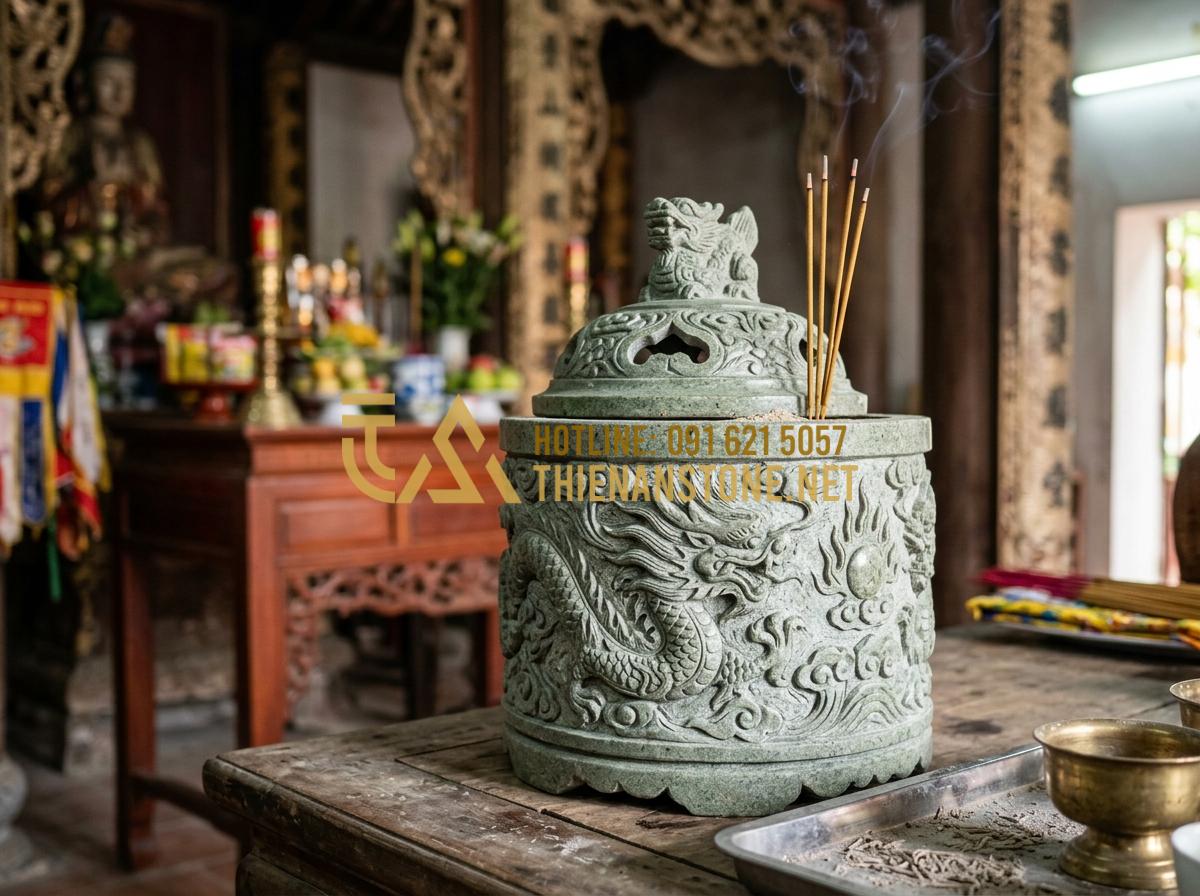 Cách Bài Trí Bộ Đồ Thờ Đá Trên Bàn Thờ Gia Tiên Đúng Phong Thủy, Rước Tài Lộc - Tạo ảnh tiếng Anh: Close-up of a hand-carved stone incense burner with tradition
