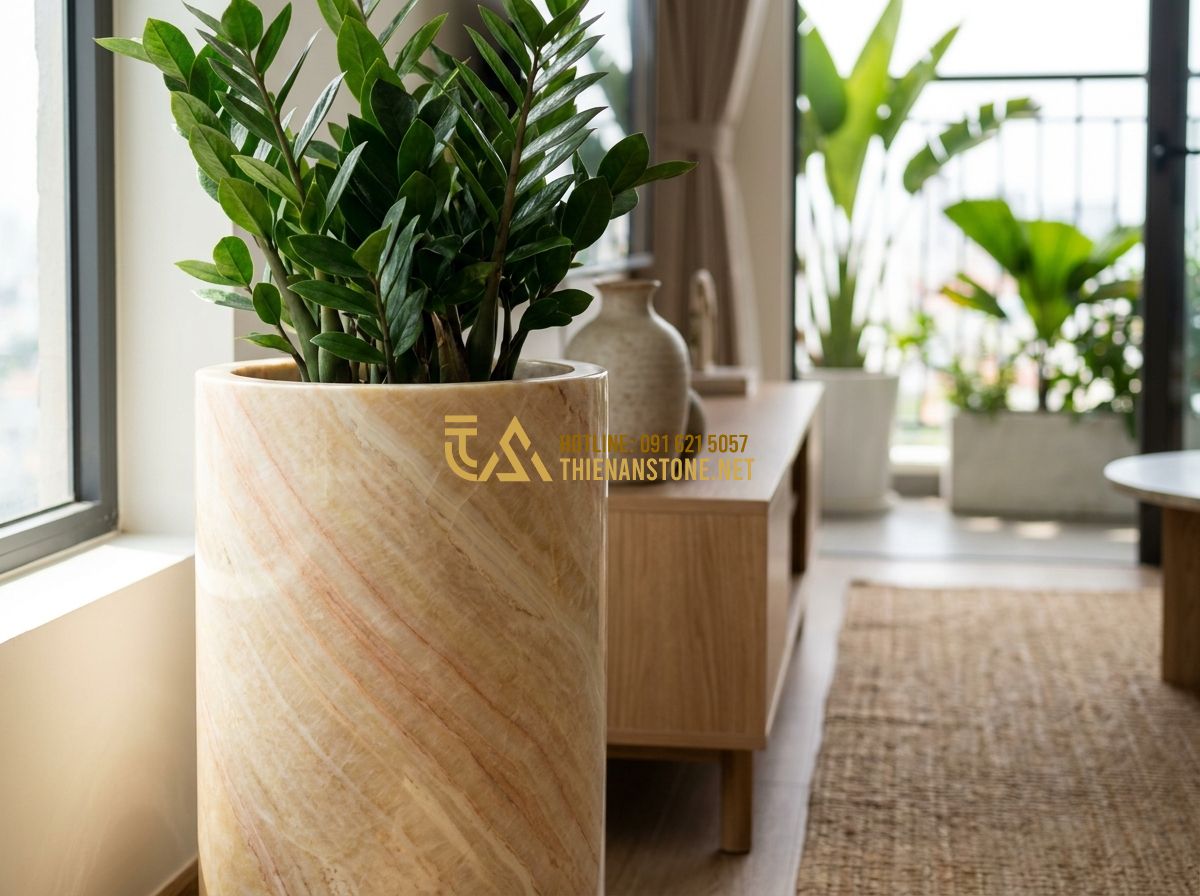 Cách Chọn Chậu Đá Trồng Cây Cảnh Đẹp & Bền Mãi – Hướng Dẫn Chi Tiết Từ A Đến Z - Tạo ảnh tiếng Anh: Close-up of a premium white marble stone pot with delicate gr