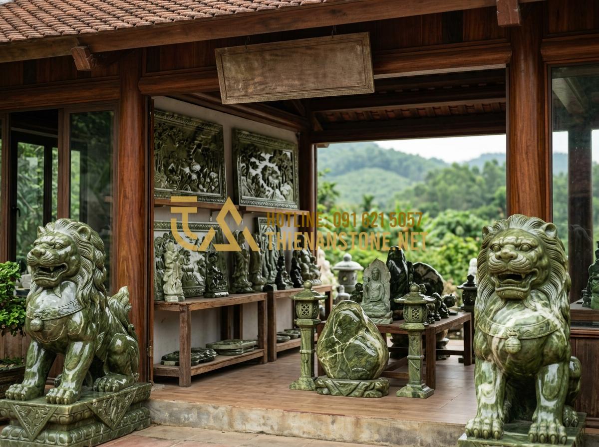 Cách lựa chọn kích thước phù điêu đá chuẩn thước Lỗ Ban - Hình 7 Cách lựa chọn kích thước phù điêu đá chuẩn thước Lỗ Ban - Tạo ảnh tiếng Anh: [A warm and inviting storefront and showroom of "Xưởng Đá Mỹ