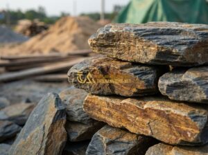 Cách Ốp Đá Chẻ Tường & Lát Sân Chuẩn Kỹ Thuật – Hướng Dẫn Thi Công Từ A Đến Z - Tạo ảnh tiếng Anh: A professional close-up photograph of natural split stones in