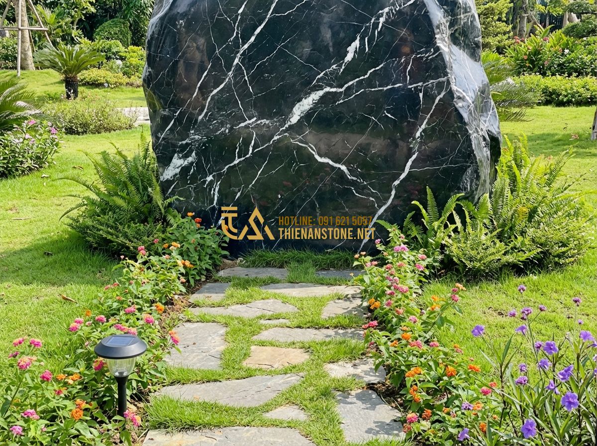 Đá Bước Dạo Thiên An: Review Chi Tiết Chất Lượng, Giá Thành Và Ứng Dụng - Hình 12 Đá Bước Dạo Thiên An: Review Chi Tiết Chất Lượng, Giá Thành Và Ứng Dụng - Tạo ảnh tiếng Anh: A finished DIY stone garden path with grass growing between s