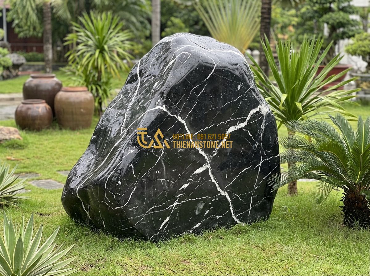 Đá Bước Dạo Thiên An: Review Chi Tiết Chất Lượng, Giá Thành Và Ứng Dụng - Hình 13 Đá Bước Dạo Thiên An: Review Chi Tiết Chất Lượng, Giá Thành Và Ứng Dụng - Tạo ảnh tiếng Anh: A professional female architect showing stone samples to a cl