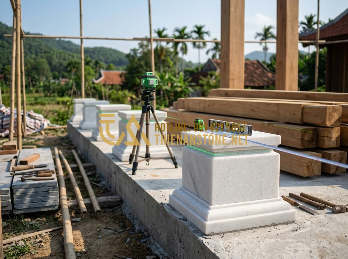 Đá kê chân cột nhà gỗ: Giải pháp bảo vệ cột gỗ bền bỉ khỏi ẩm mốc - Hình 5 Đá kê chân cột nhà gỗ: Giải pháp bảo vệ cột gỗ bền bỉ khỏi ẩm mốc - Tạo ảnh tiếng Anh: Construction site of a traditional wooden house. Construction