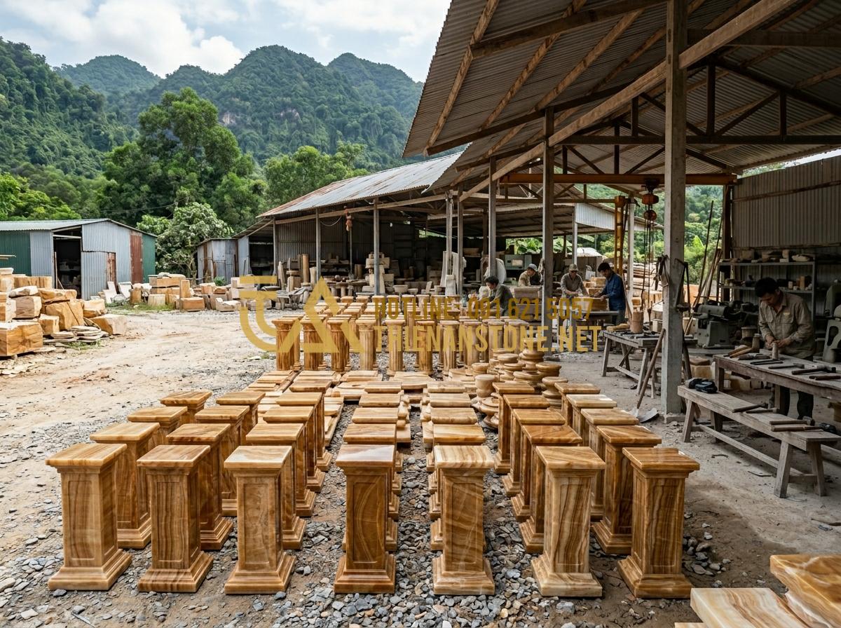 Đá kê chân cột nhà gỗ: Giải pháp bảo vệ cột gỗ bền bỉ khỏi ẩm mốc - Hình 7 Đá kê chân cột nhà gỗ: Giải pháp bảo vệ cột gỗ bền bỉ khỏi ẩm mốc - Tạo ảnh tiếng Anh: A panoramic view of a large stone carving workshop (Thien An