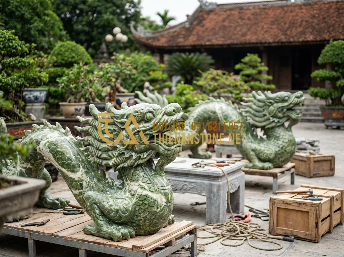 Địa Chỉ Nhận Thi Công Chiếu Rồng Đá Tại Hà Nội, Hải Phòng Và Các Tỉnh Miền Bắc - Hình 10 Địa Chỉ Nhận Thi Công Chiếu Rồng Đá Tại Hà Nội, Hải Phòng Và Các Tỉnh Miền Bắc - Multiple stone dragon carvings displayed in a large estate in Bac Ninh province