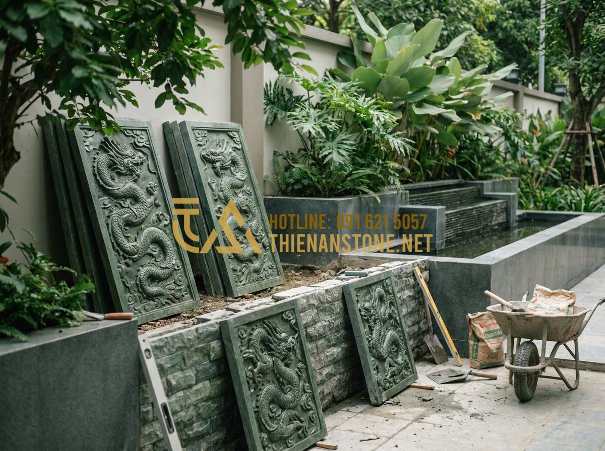 Địa Chỉ Nhận Thi Công Chiếu Rồng Đá Tại Hà Nội, Hải Phòng Và Các Tỉnh Miền Bắc - Hình 5 Địa Chỉ Nhận Thi Công Chiếu Rồng Đá Tại Hà Nội, Hải Phòng Và Các Tỉnh Miền Bắc - Professional team installing carved stone dragon panels in a Hanoi luxury villa