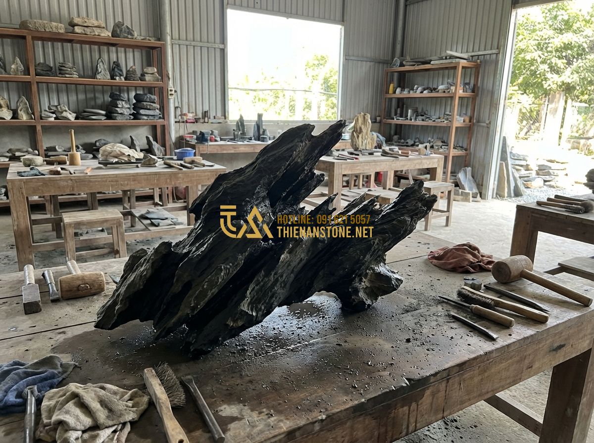 Giá Đá Lũa Đen Bao Nhiêu? Bảng Báo Giá Đá Lũa Đen Mới Nhất 2024 - Tạo ảnh tiếng Anh: A group of skilled Vietnamese stone craftsmen working meticul