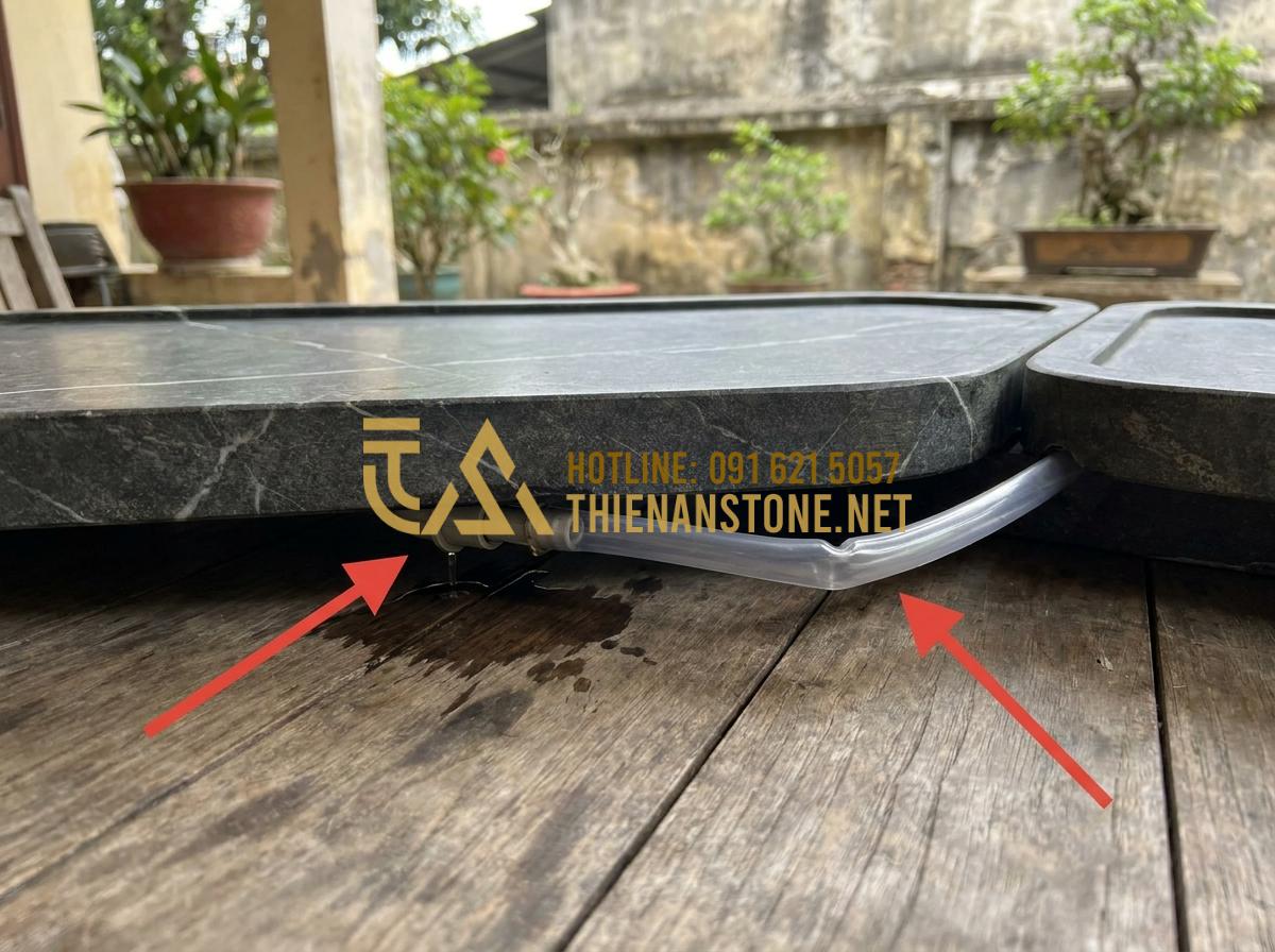 Hướng Dẫn Cách Lắp Đặt Và Xử Lý Khay Trà Đá Thoát Nước Luôn Khô Thoáng - Common installation mistakes on stone tea tray drainage shown with red arrows hi