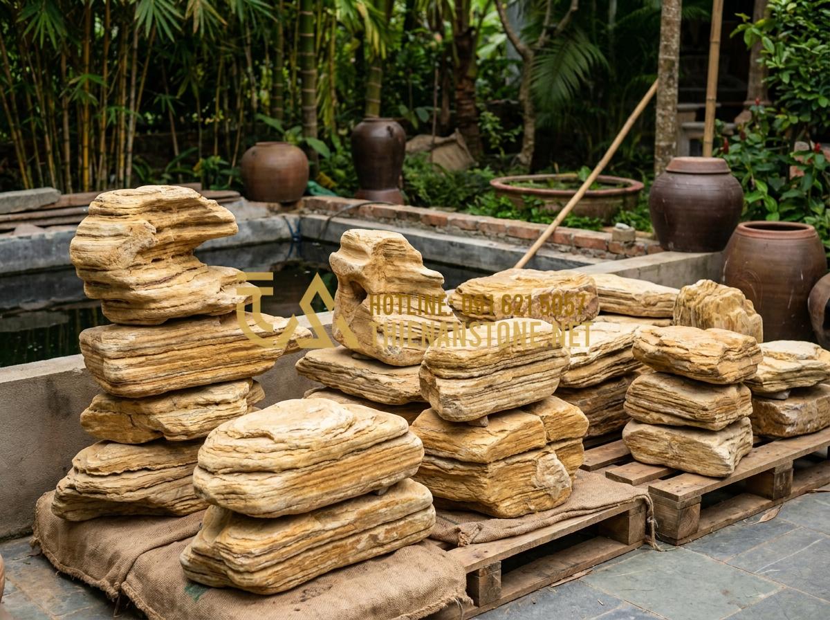 Hướng Dẫn Dùng Đá Cổ Thạch Kè Hồ Cá Koi Tuyệt Đẹp, Chuẩn Kỹ Thuật - Hình 6 Hướng Dẫn Dùng Đá Cổ Thạch Kè Hồ Cá Koi Tuyệt Đẹp, Chuẩn Kỹ Thuật - High quality ancient stones selected for Koi pond construction, various shapes a