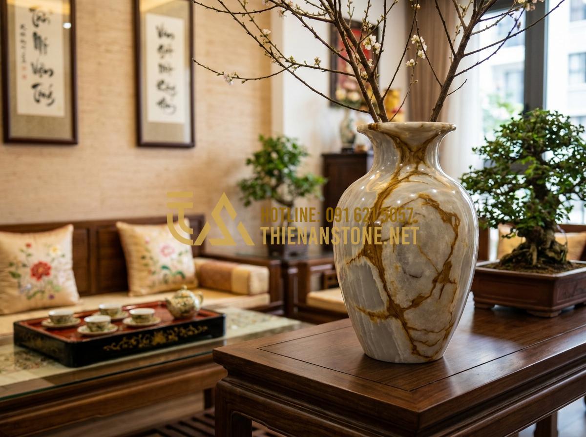 Hướng Dẫn Vệ Sinh Và Bảo Quản Lọ Hoa Đá Luôn Sáng Bóng Như Mới Tại Nhà - Happy homeowner proudly displaying perfectly preserved shiny stone flower vase i