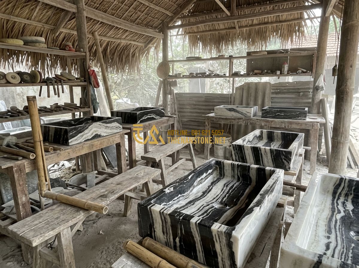 Kích Thước Chuẩn Lavabo Đá Tự Nhiên Và Bàn Đá Lavabo Nên Dùng Bao Nhiêu? - Tạo ảnh tiếng Anh: A panoramic view of a traditional stone craft workshop in Phu