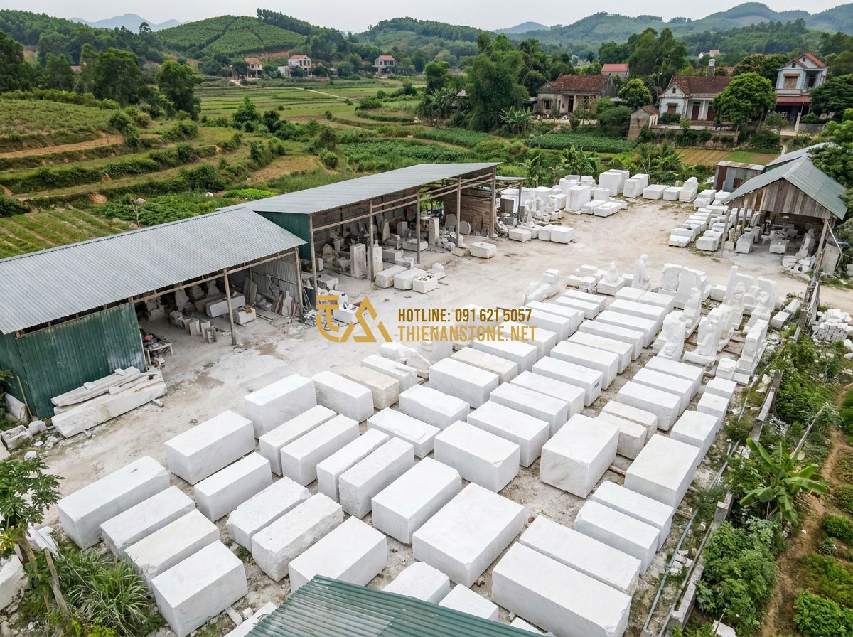 Lan Can Đá Hoa Cương Tự Nhiên Đẹp: Mẫu Lan Can Đá Hoa Cương Cao Cấp Cho Cầu Thang & Lan Can Nhà - Hình 8 Lan Can Đá Hoa Cương Tự Nhiên Đẹp: Mẫu Lan Can Đá Hoa Cương Cao Cấp Cho Cầu Thang & Lan Can Nhà - A wide panoramic shot of the 'Xưởng Đá Mỹ Nghệ Thiên An' facility, showing large