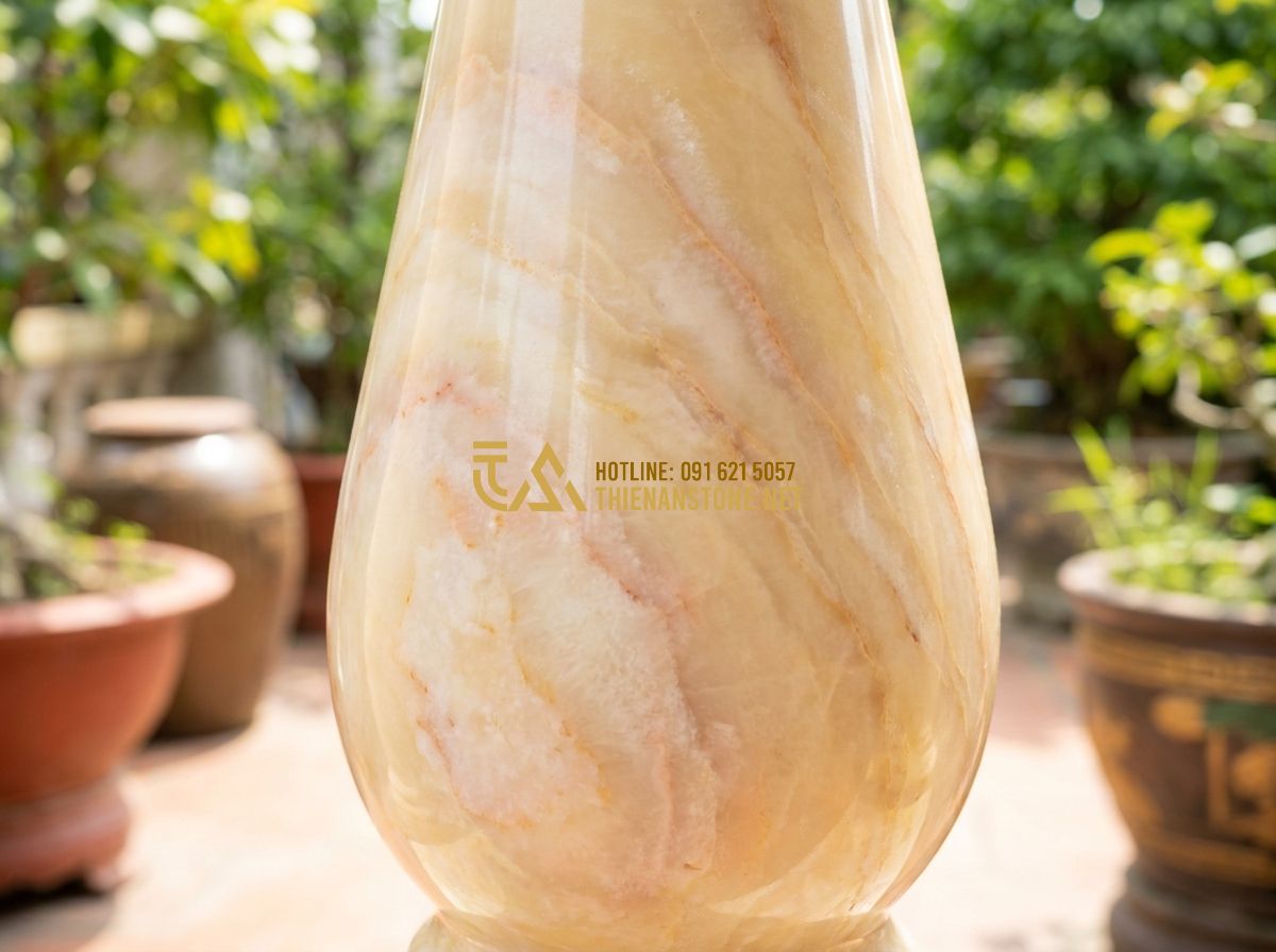 Lan Can Đá Trắng Tự Nhiên: Ưu Điểm & Mẫu Lan Can Đá Trắng Sang Trọng - Hình 3 Lan Can Đá Trắng Tự Nhiên: Ưu Điểm & Mẫu Lan Can Đá Trắng Sang Trọng - Detailed macro shot of white marble baluster showing natural crystal structures