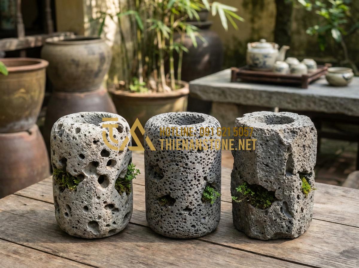 Lọ Hoa Đá Tự Nhiên Là Gì? 5 Lý Do Khiến Bình Hoa Bằng Đá Trở Thành Xu Hướng Decor 2026 - Hình 10 Lọ Hoa Đá Tự Nhiên Là Gì? 5 Lý Do Khiến Bình Hoa Bằng Đá Trở Thành Xu Hướng Decor 2026 - Close-up comparison of different natural stones used for flower vases showing te