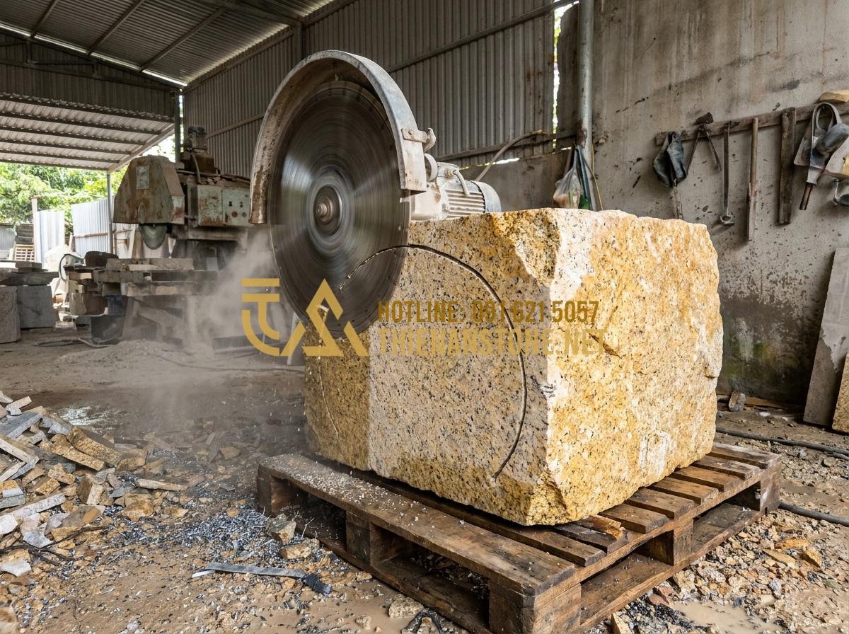 Quy Trình Chế Tác Khay Trà Đá Thủ Công Từ Những Khối Đá Thô Sơ - Hình 9 Quy Trình Chế Tác Khay Trà Đá Thủ Công Từ Những Khối Đá Thô Sơ - Heavy-duty diamond saw cutting through a large raw stone block to rough shape a