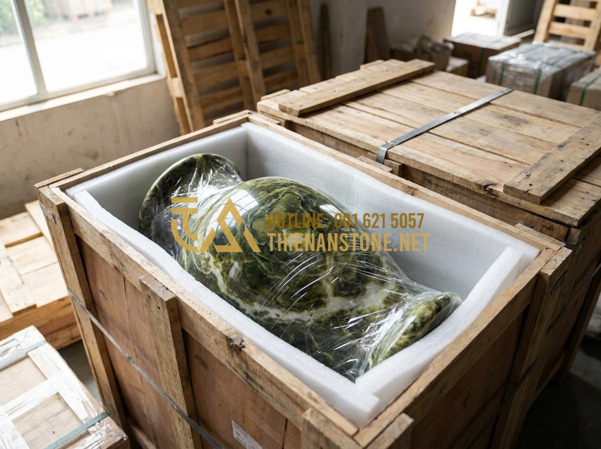 Quy Trình Chế Tác Lọ Hoa Đá Thủ Công: Từ Khối Đá Thô Đến Tác Phẩm Nghệ Thuật - Hình 18 Quy Trình Chế Tác Lọ Hoa Đá Thủ Công: Từ Khối Đá Thô Đến Tác Phẩm Nghệ Thuật - Professionally packaged stone flower vase in wooden crate with foam padding and