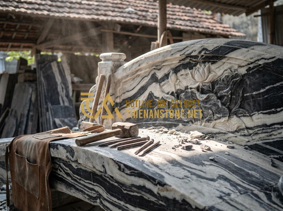 Quy trình thi công cầu đá nguyên khối: Đảm bảo độ bền và an toàn kỹ thuật - Hình 4 Quy trình thi công cầu đá nguyên khối: Đảm bảo độ bền và an toàn kỹ thuật - Tạo ảnh tiếng Anh: A skilled stone sculptor working on the side of a curved ston