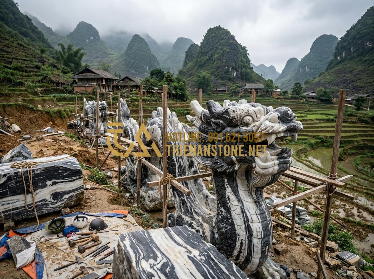So Sánh Chiếu Rồng Đá Đen, Đá Trắng Và Đá Vàng Nghệ An: Nên Chọn Loại Nào? - Professional installation team working on stone dragon projects in northern Viet