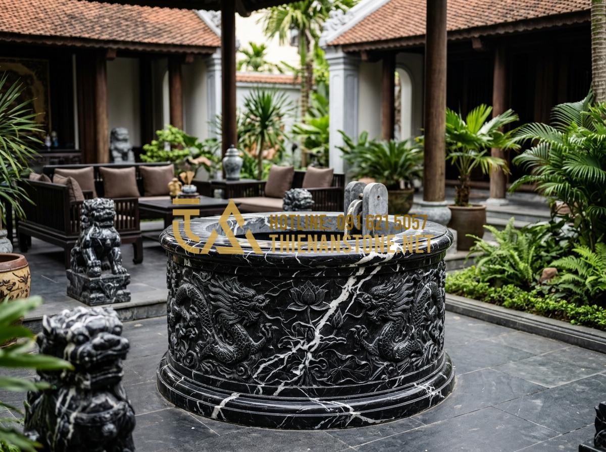 So sánh giếng đá ong, đá đen và đá cẩm thạch: Nên chọn loại nào cho sân vườn? - Tạo ảnh tiếng Anh: A detailed shot of a luxury marble well (gieng da cam thach)