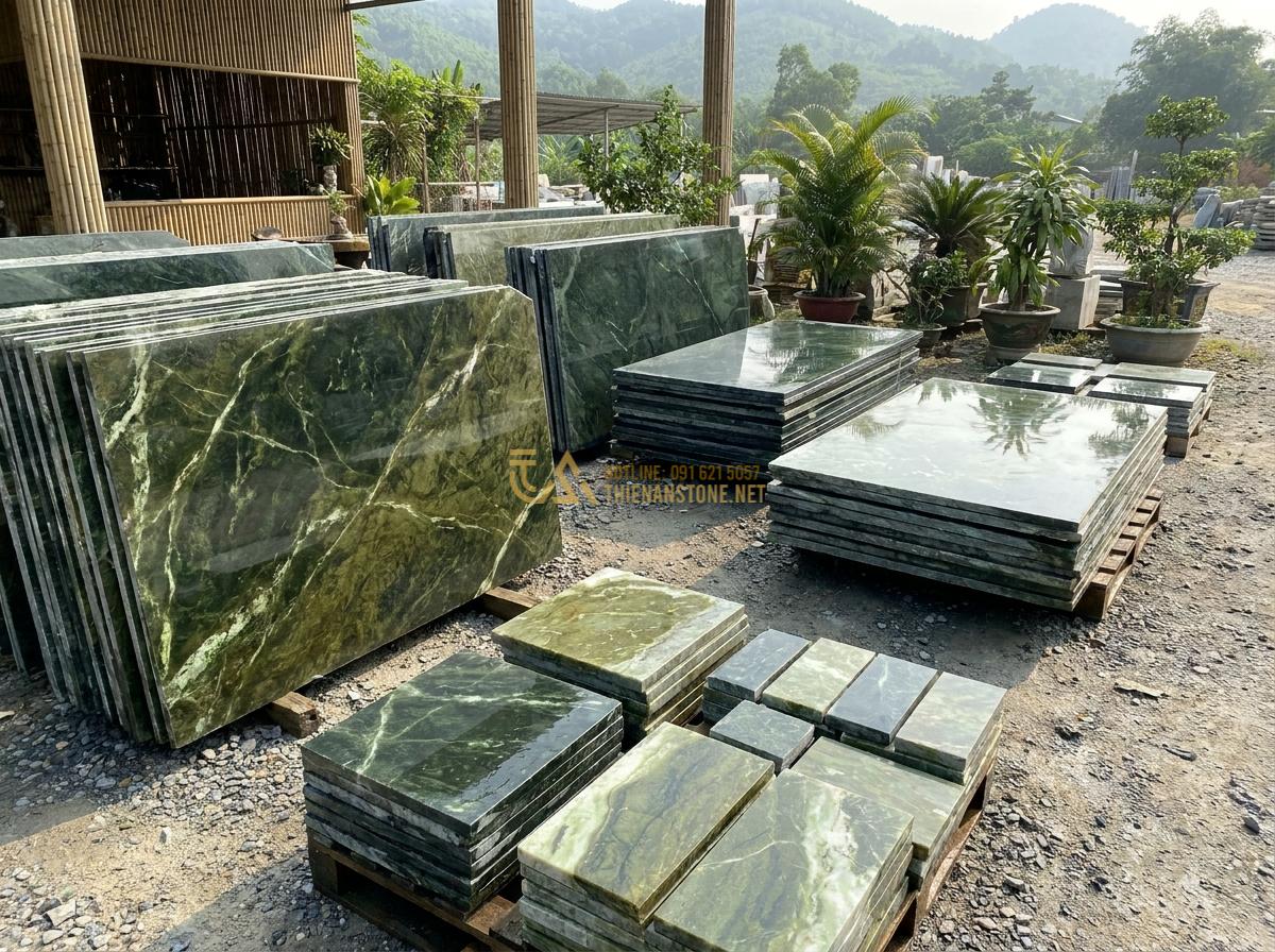 Thiết Kế & Thi Công Đài Phun Nước Bằng Đá Sân Vườn Chuẩn Phong Thủy | Quy Trình Chuyên Nghiệp - Hình 20 Thiết Kế & Thi Công Đài Phun Nước Bằng Đá Sân Vườn Chuẩn Phong Thủy | Quy Trình Chuyên Nghiệp - Client inspecting various stone samples at a stone yard before making a purchase