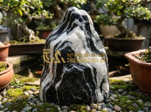 Top 5 địa chỉ bán đá Tuyết Sơn uy tín tại Hà Nội và TP.HCM - Close-up view of authentic Snow Mountain stone showing natural white and black v