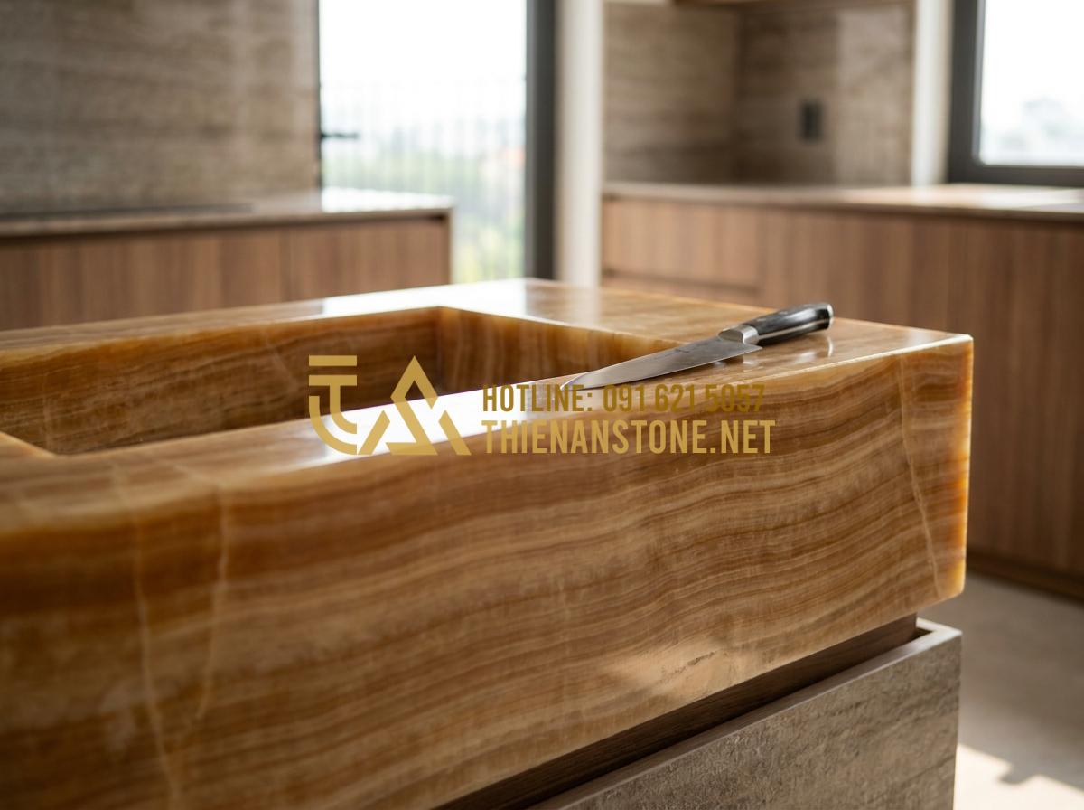 Top 5 Loại Đá Thạch Anh Làm Mặt Bàn Ăn Chống Trầy Xước Tốt Nhất - Tạo ảnh tiếng Anh: Close-up of a white cloud-patterned quartz stone tabletop, sh