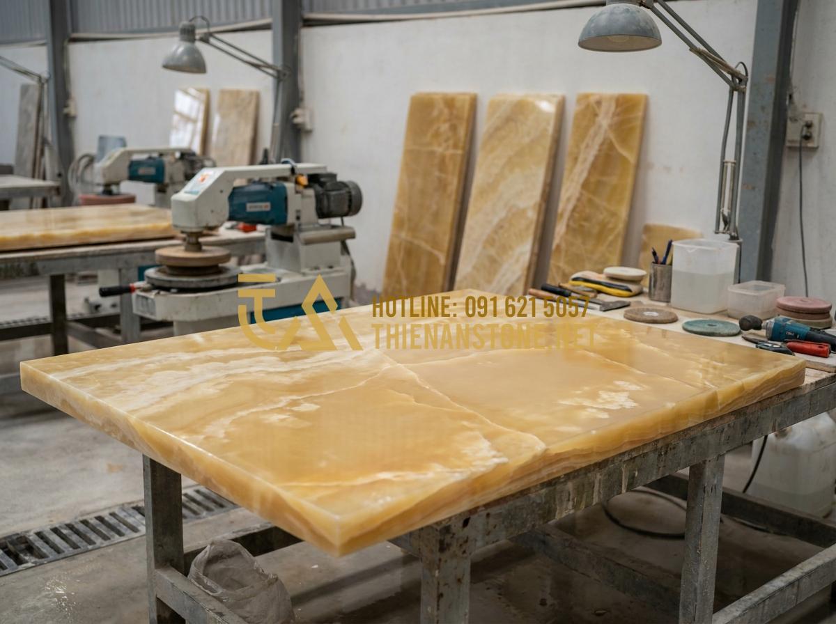 Top 5 Loại Đá Thạch Anh Làm Mặt Bàn Ăn Chống Trầy Xước Tốt Nhất - Tạo ảnh tiếng Anh: Inside a professional stone workshop (Thien An Stone), skille