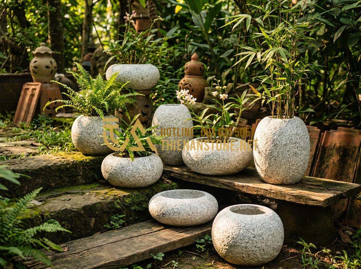 Vẻ Đẹp Thô Mộc Của Lọ Hoa Bằng Đá Cuội: Làn Gió Mới Cho Không Gian Sống Xanh - Hình 8 Vẻ Đẹp Thô Mộc Của Lọ Hoa Bằng Đá Cuội: Làn Gió Mới Cho Không Gian Sống Xanh - Artistic arrangement of assorted natural pebble stone flower pots and vases in a