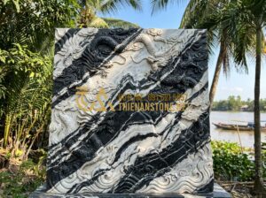 Xu Hướng Lắp Đặt Chiếu Rồng Đá Tại Cần Thơ Và Long An Cho Nhà Thờ Tộc - High-resolution photograph of a large natural stone dragon slab installed at the