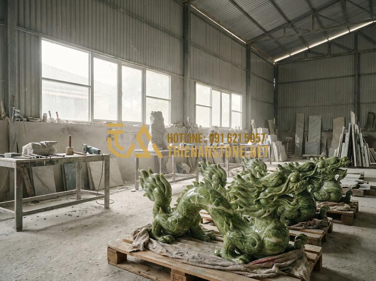 Xu Hướng Lắp Đặt Chiếu Rồng Đá Tại Cần Thơ Và Long An Cho Nhà Thờ Tộc - Logo and professional workshop interior of Thien An Stone company showing variou