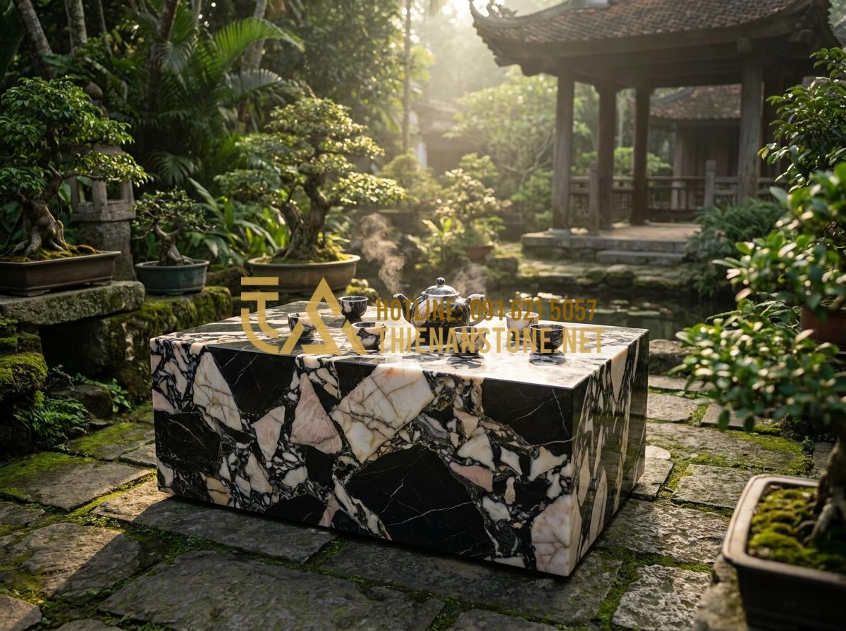 Ý nghĩa phong thủy của bàn trà bằng đá trong kiến trúc nhà ở - Hình 1 Ý nghĩa phong thủy của bàn trà bằng đá trong kiến trúc nhà ở - Tạo ảnh tiếng Anh: A high-end natural stone tea table set placed in a lush tradi