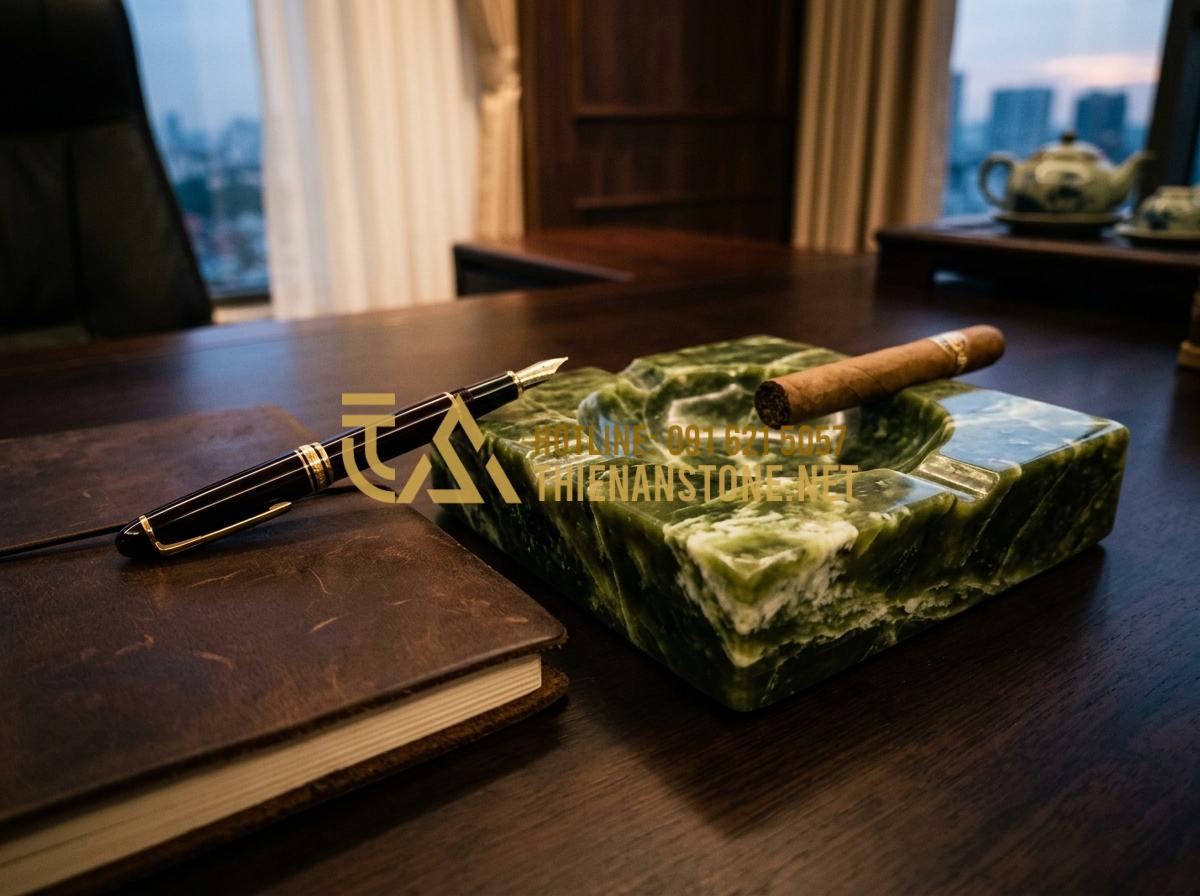 Ý nghĩa phong thủy của gạt tàn đá trên bàn làm việc của doanh nhân - Tạo ảnh tiếng Anh: A high-end professional office scene focusing on a luxury nat