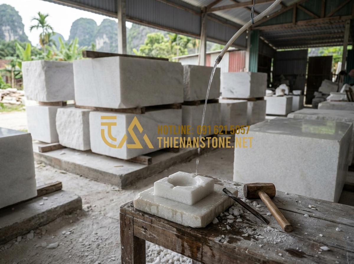 Ý nghĩa phong thủy của gạt tàn đá trên bàn làm việc của doanh nhân - Tạo ảnh tiếng Anh: A panoramic shot of Thien An Stone workshop. Massive blocks o