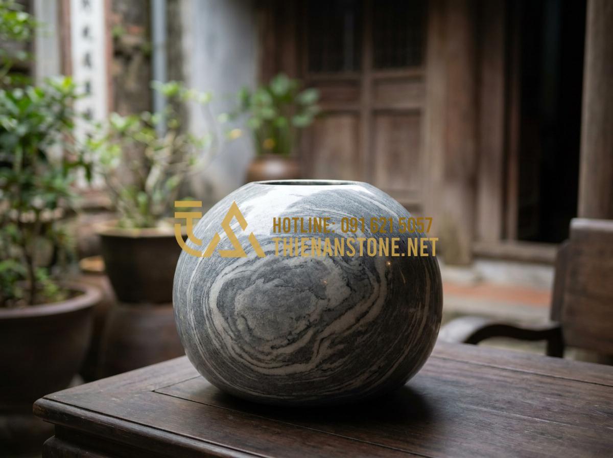 Ý Nghĩa Phong Thủy Của Lọ Hoa Đá: Cách Chọn Màu Đá Hợp Mệnh Thu Hút Tài Lộc - Properly maintained clean stone flower vase avoiding all Feng Shui taboos for be