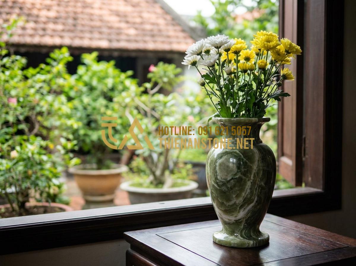 Ý Nghĩa Phong Thủy Của Lọ Hoa Đá: Cách Chọn Màu Đá Hợp Mệnh Thu Hút Tài Lộc - Stone flower vase in white marble for Metal element Feng Shui matching lucky col